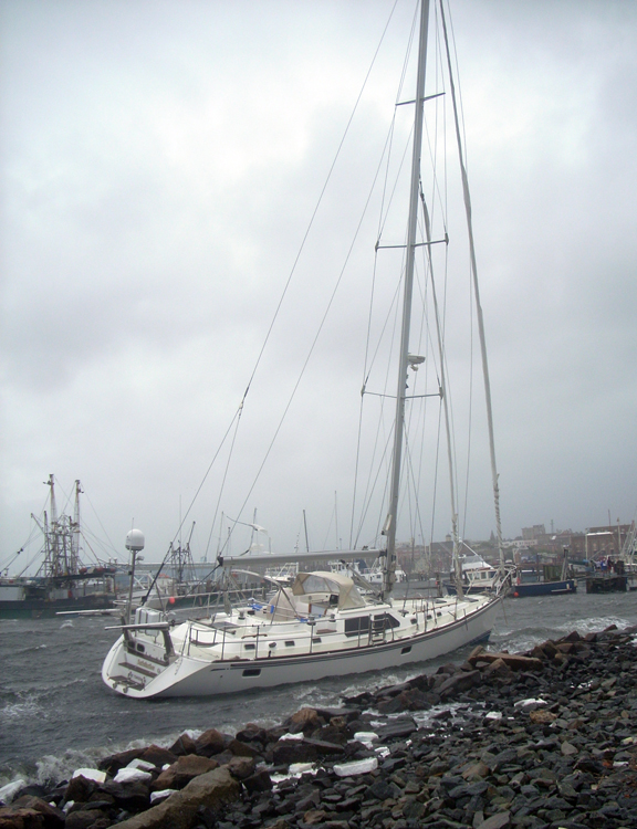 "Satisfaction" on the rocks - New Bedford hurricane Irene - www.WhalingCity.net